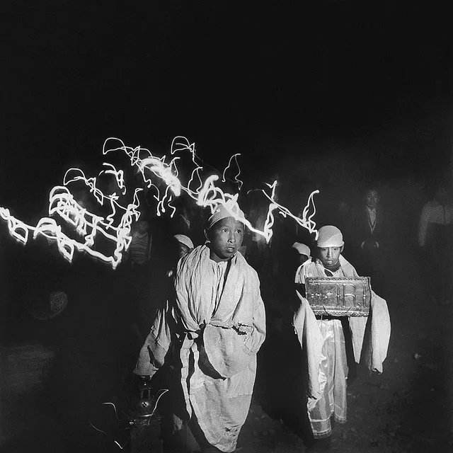  “Procesión, Yanque, Arequipa” (1987) de Javier Silva. De la serie Los encantados. Imagen: Colección Jan Mulder.    