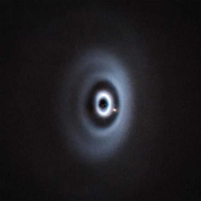  El exoplaneta WISPIT 2 y el disco de polvo alrededor de su estrella anfitriona. Las observaciones se realizaron con el VLT en luz infrarroja cercana. Foto: C. Ginski/R   