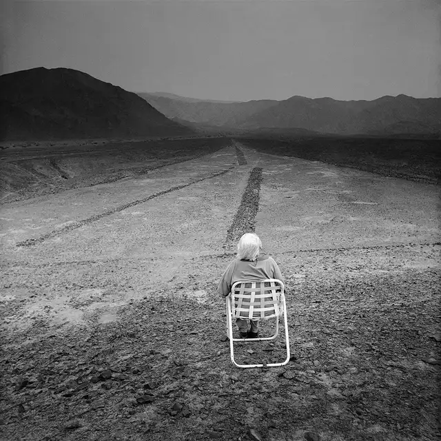  "Maria Reiche y Las líneas de Nazca" (1993). Foto: Javier Silva Meinel.    