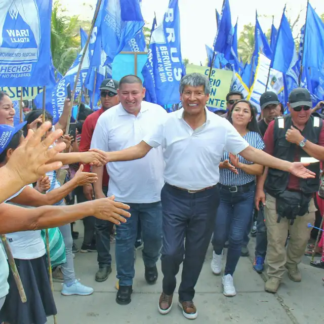 Financista. El “Gordo Bruce” y Wilfredo Oscorima en la campaña electoral de 2022. Foto: difusión   