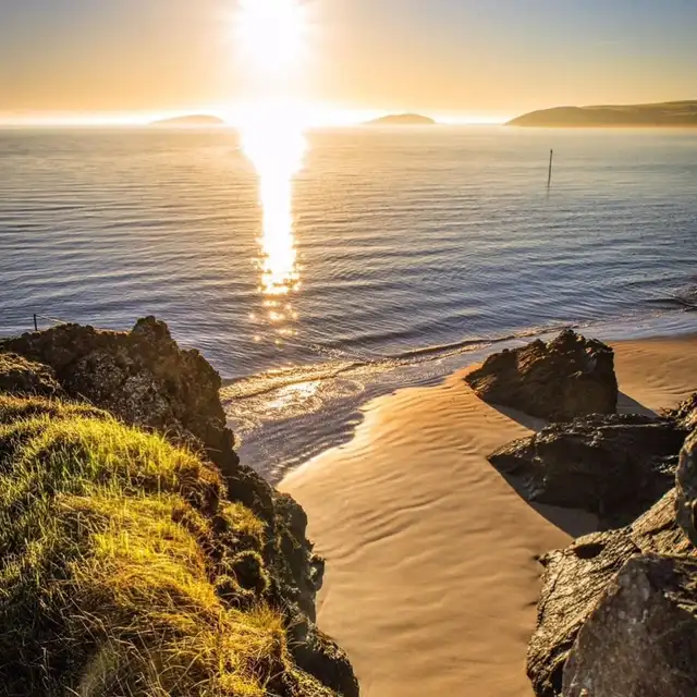 Vista a la playa de la isla San Tudwal Oeste. Foto: Instagram/beargrylls