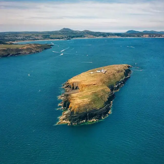 Vista aérea de la isla San Tudwal. Foto: Instagram/beargrylls