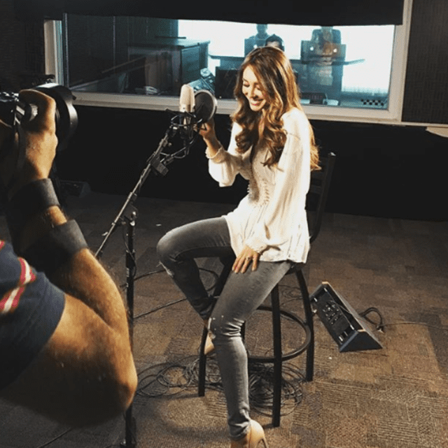 Anahí Puente comparte adelanto de su nueva canción "Latidos".