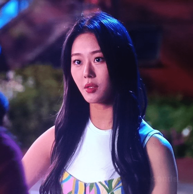  Chaerin, del grupo k-pop Cherry Bullet, en "Besos, Kitty". Foto: Netflix   