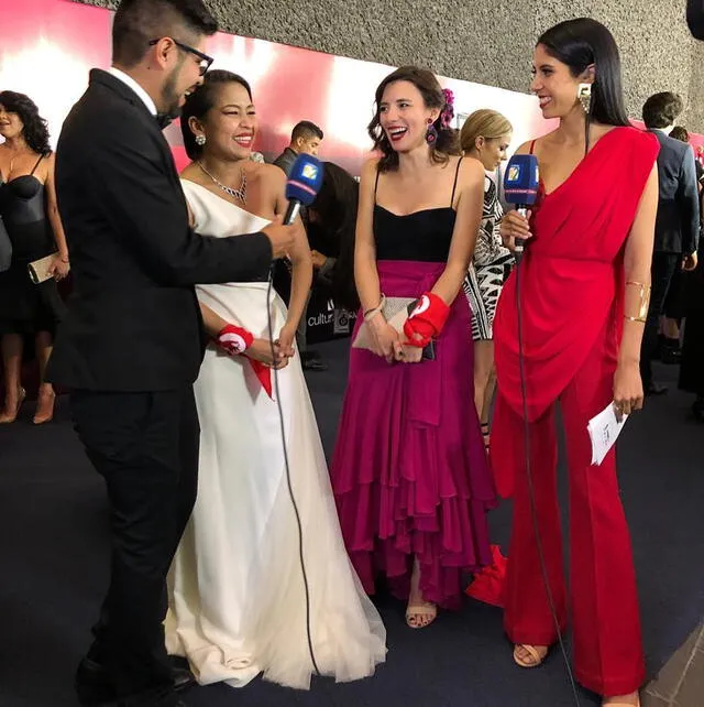 Actrices mexicanas realizan protesta durante los Premios Ariel