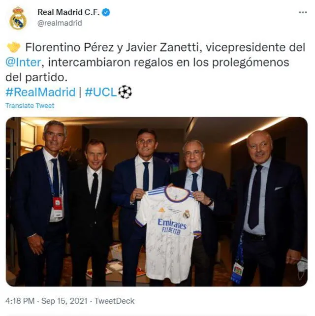 Autoridades de ambos clubes intercambiaron regalos previo al partido. Foto: Real Madrid/Twitter