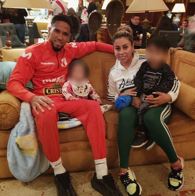 Pedro Gallese y su familia con Claudia Díaz. Foto: Instagram/Claudia Díaz 