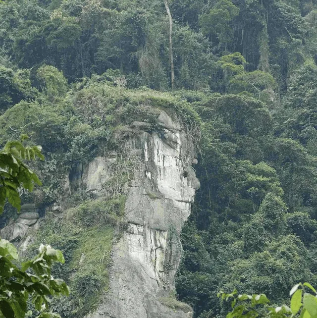 Este fenómeno añade un aire de misticismo al cerro y contribuye a su reputación como un lugar cargado de energía y misterio. Foto: Trip travel 