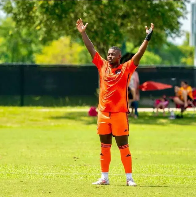 'Montañito' reapareció vistiendo la camiseta del Houston Dynamo. Foto: Instagram/Jhonnier Montaño Jr.    