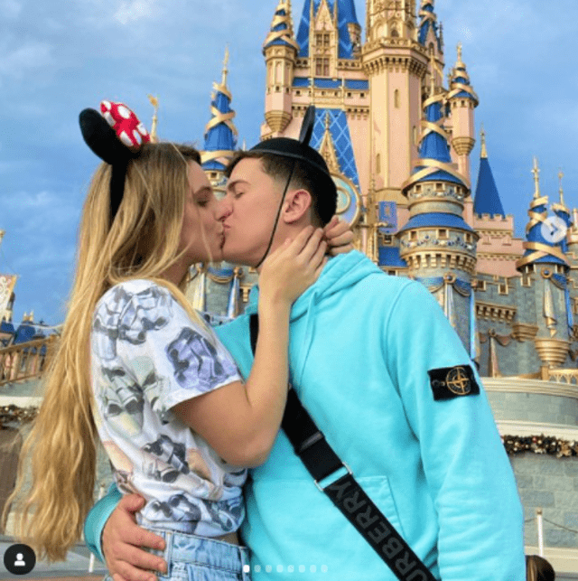 La pareja celebró su aniversario de noviazgo en Disney. Foto: Lele Pons/Instagram