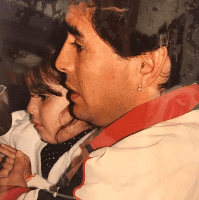 Maradona y su hija de Gianinna de pequeña. Foto: Instagram.