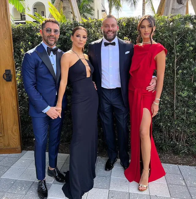 Eva Longoria con el empresario mexicano José Bastón, y el dueño de un club nocturno, David Grutman, y su esposa Isabela en la boda de Brooklyn Beckham y Nicola Peltz. Foto: Eva Longoria/Instagram