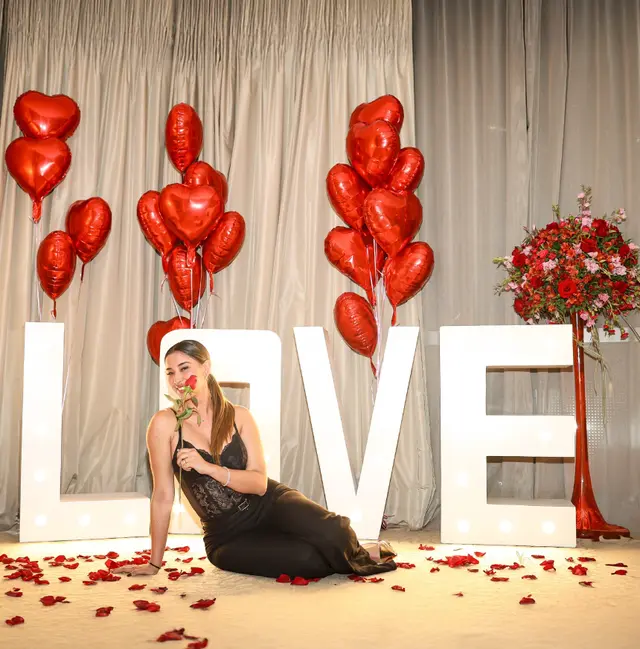 Xiomy Kanashiro fue sorprendida por Jefferson Farfán con romántica sorpresa. Foto: Instagram.    