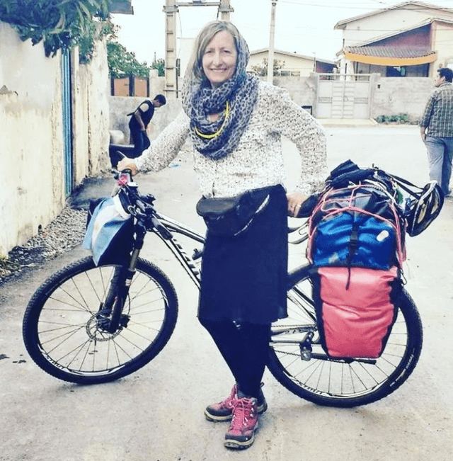 Mónica Romero visitó el Medio Oriente, en donde algunos países tienen prohibido a las mujeres pedalear. Foto: Instagram @ mononabiketraveler