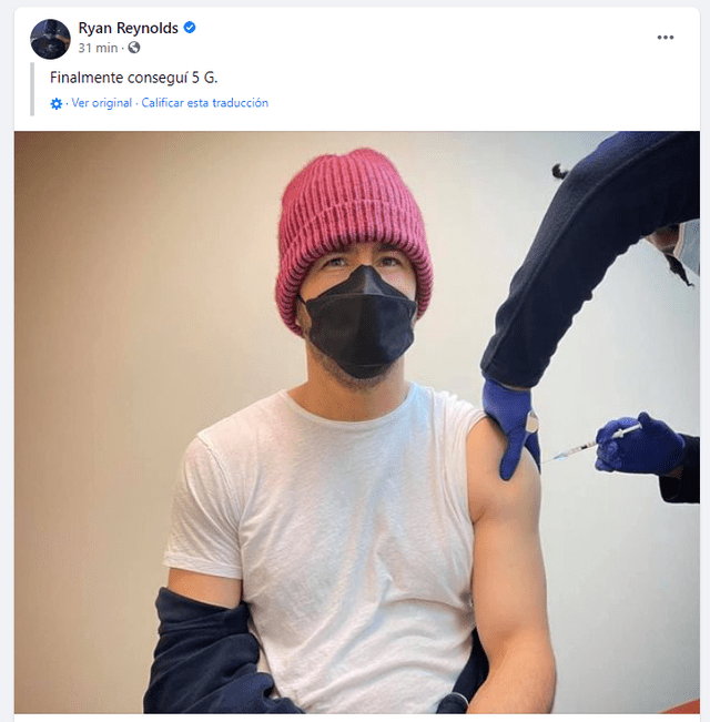 Ryan Reynolds se vacuna contra la COVID-19