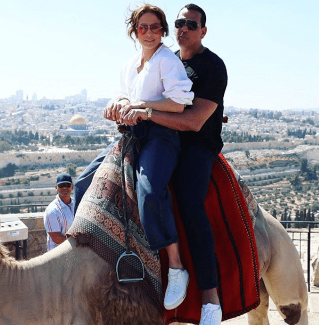 Jennifer Lopez y Alex Rodriguez paseando por Jerusalén. Foto: Instagram.