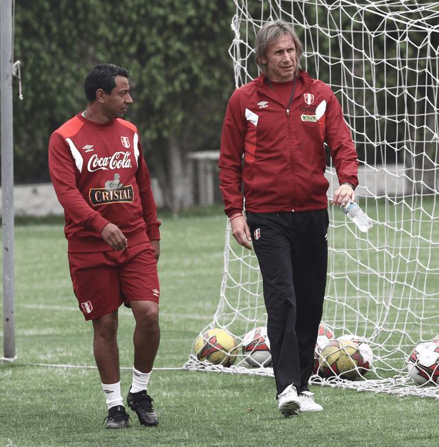 Nolberto Solano fue asistente técnico de Ricardo Gareca cuando dirigía a la selección peruana. Foto: difusión   