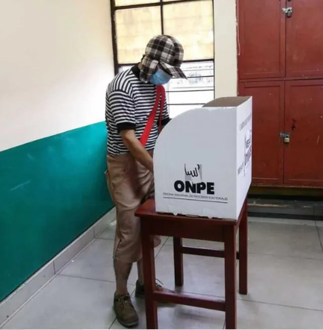 El Chavo del Ocho emitió su voto en las Elecciones 2021. Foto: Twitter