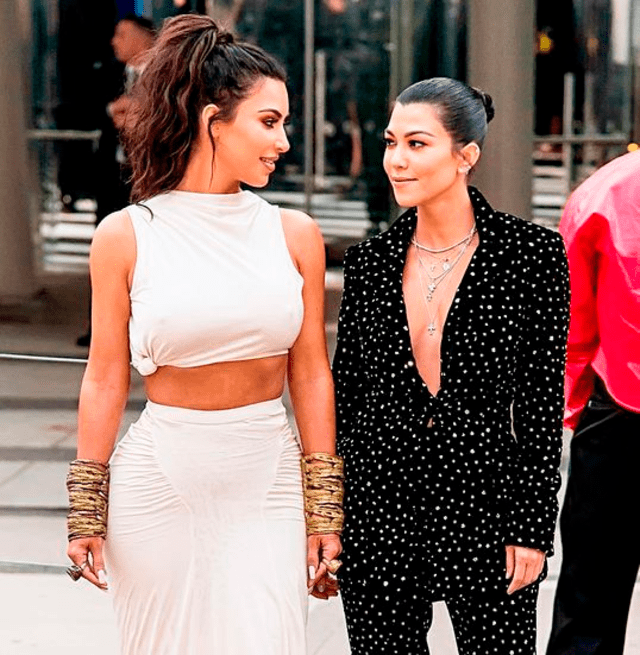 Kim Kardashian planearía demandar a Kourtney por violencia e incumplimiento de contrato.