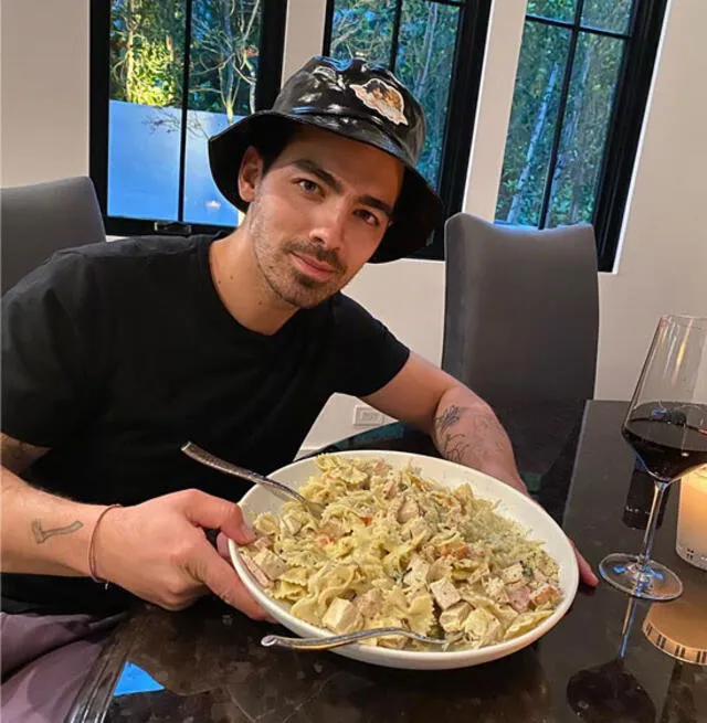 Joe Jonas disfruta de un platillo italiano. Foto: Instagram