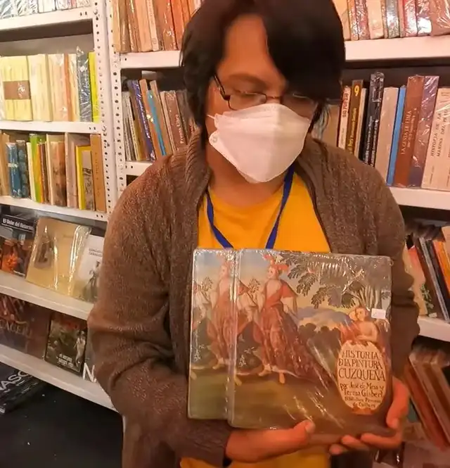 El libro más caro de la FIL Lima es de una obra sobre el arte cusqueño. Foto: captura de YouTube/ La Biblioteca de Merlin El libro más caro de la FIL Lima es de una obra sobre el arte cusqueño. Foto: captura de YouTube/ La Biblioteca de Merlin