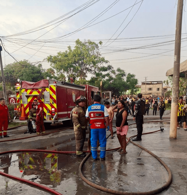  Personal médico se movilizó a la zona afectada ante la posibilidad de que hubiera algún herido. Foto: MINSA.   