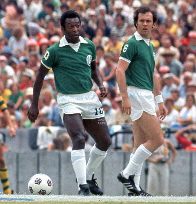 Pelé se retiró en 1977, con la camiseta del New York Cosmos. Foto: AFP   