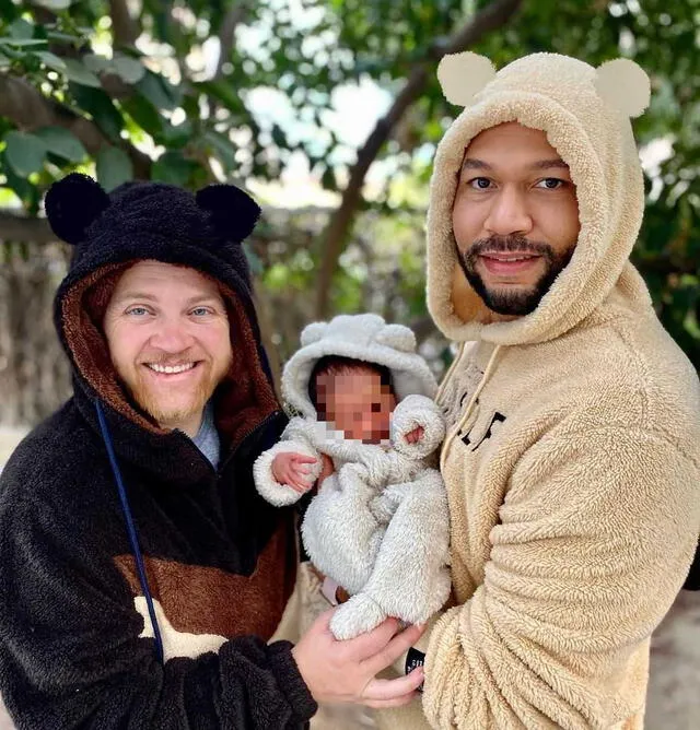 Bennet junto a su esposo y a su hijo. Foto: Instagram / @bennettonpurpose