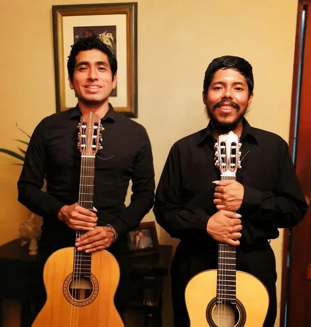 Max Carbajal y Agustín Baltazar, concertistas de guitarra.