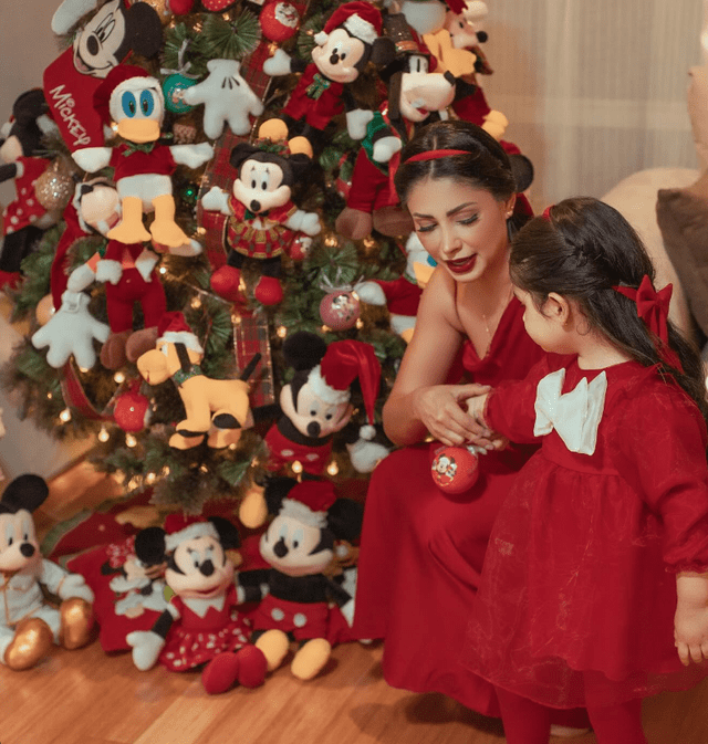 Pamela Franco junto a su pequeña hija en Navidad 2023. Foto: @Pamelafrancoviera/Instagram   