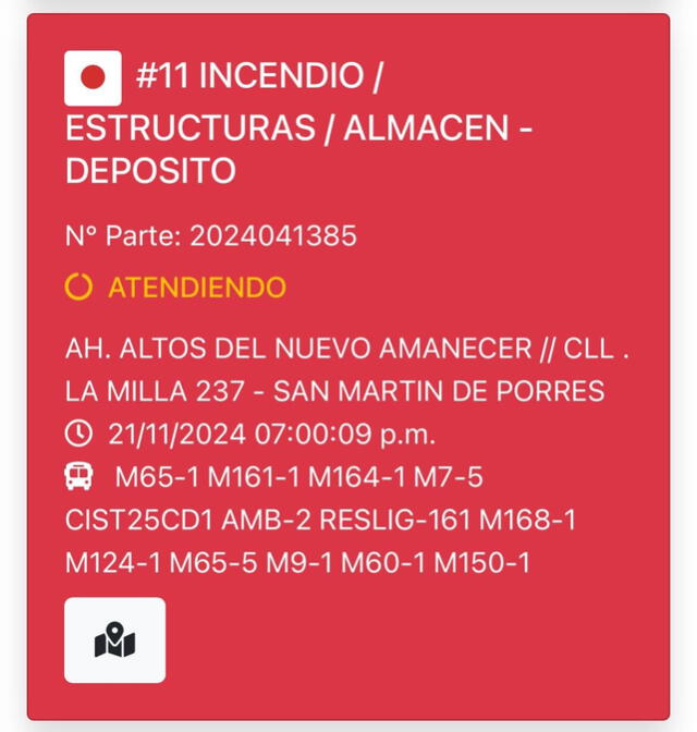  Al menos 12 unidades de bomberos y un camión cisterna combaten el fuego en la calle La Milla.   