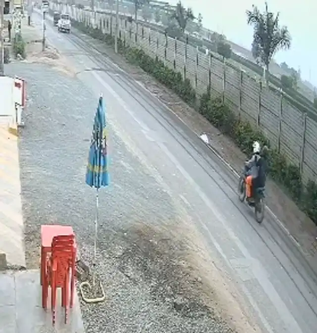 Motocicleta donde viajaban los presuntos sicarios. Foto: Elvis Cairo   