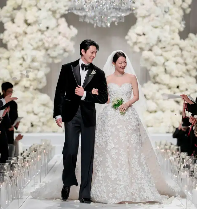  Shin Min Ah y Kim Woo Bin se casaron en Seúl    