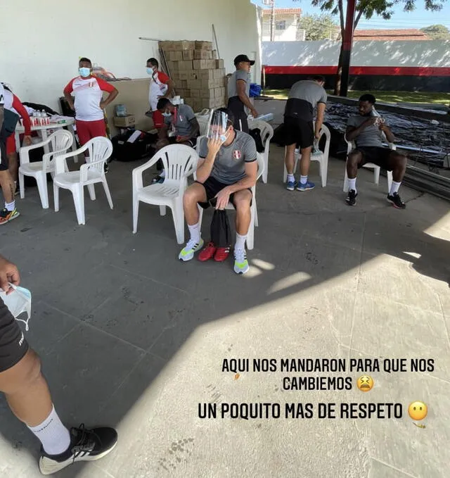 La selección peruana se cambió al aire libre. Foto: Instagram/Renato Tapia