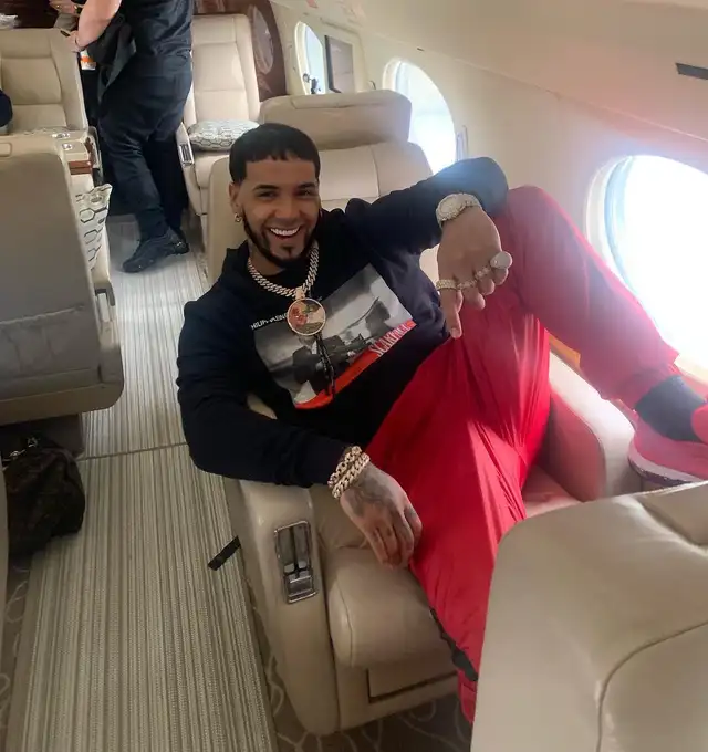 Anuel AA anuncia su próxima y polémica adquisición [VIDEO]