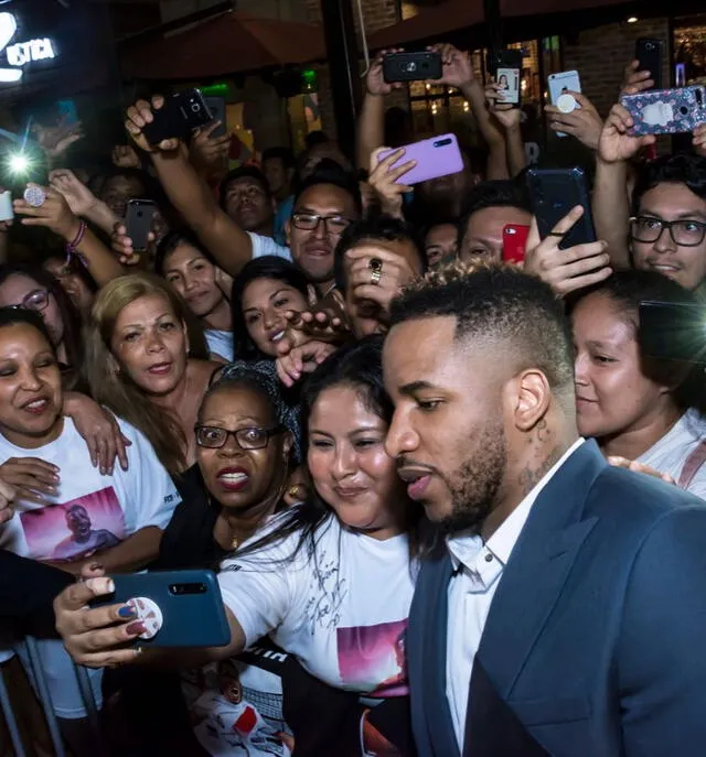 Jefferson Farfán en el estreno de su película.