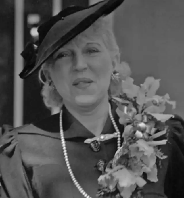 Helen Gilmer Bonfils, quien pasó de ser la jefa a la esposa de Edward. Foto: Clarín<br> Helen Gilmer Bonfils, quien pasó de ser la jefa a la esposa de Edward. Foto: Clarín<br>