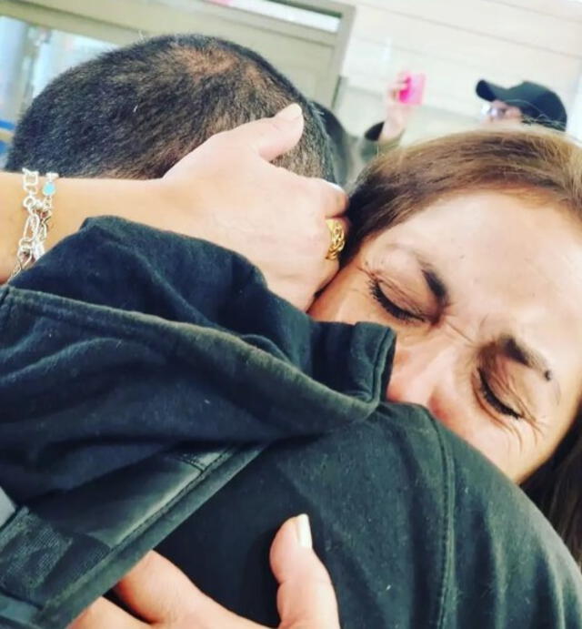  El reencuentro de Scott y Jenny. Foto: NosBuscamosCl/Instagram<br>    