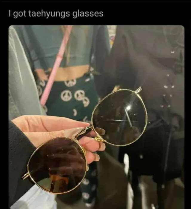 Taehyung habría regalado lentes a ARMY. Foto: Twitter / @BTSpavedthewayh