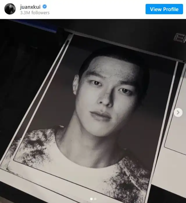 Jang Ki Yong muestra su cabeza rapada. Foto: vía Instagram