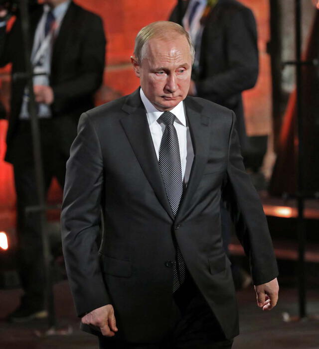 El presidente ruso, Vladimir Putin, asiste a una ceremonia de colocación de coronas de flores durante el Quinto Foro Mundial del Holocausto en el museo conmemorativo en Jerusalén el 23 de enero de 2020.