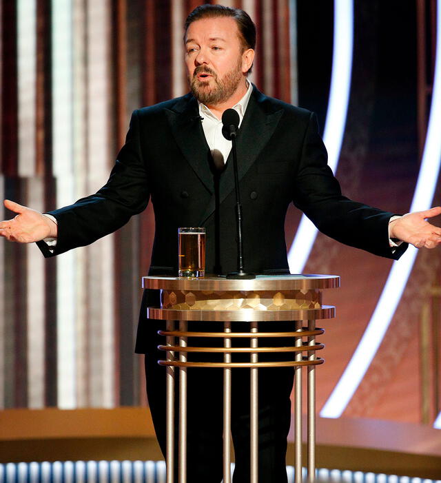 Ricky Gervais causó controversia por sus chistes.