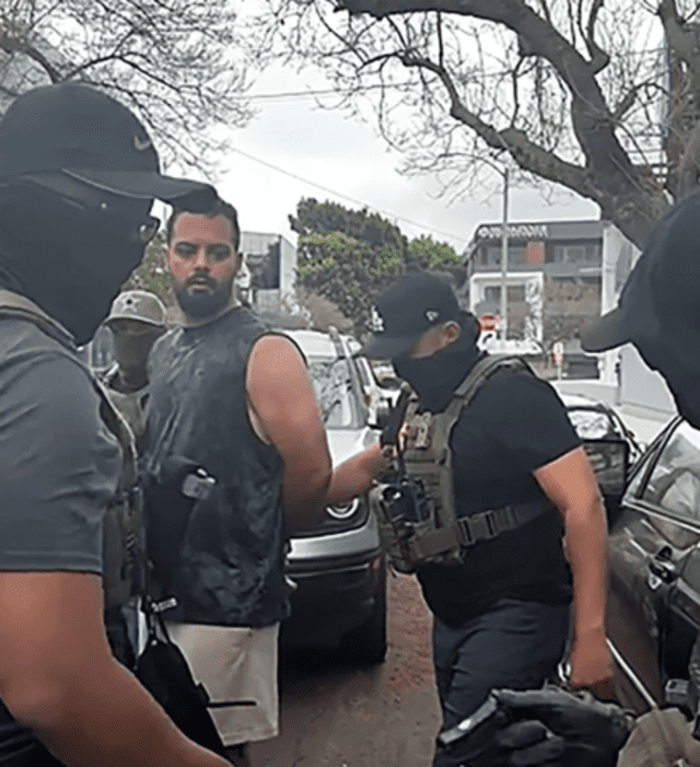 Ciudadano de Irán fue arrestado por los agentes esa misma tarde, ante su esposa. Foto: CBS News.   