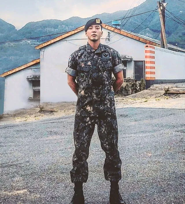 Jung Yonghwa en el servicio militar