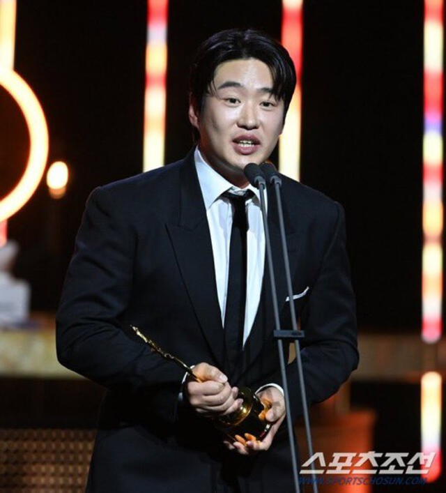  Ahn Jae Hong en los Blue Dragon Series Awards 2024 Foto: Sports Chosun   