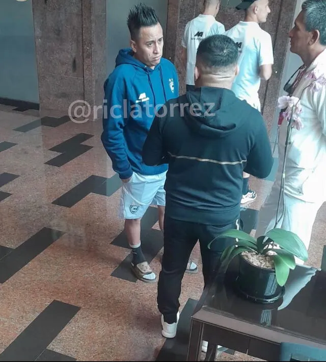  Cristian Cueva recibe la noticia de su superación del primer equipo de Cienciano. Foto: Instagram/ Ric La Torre   