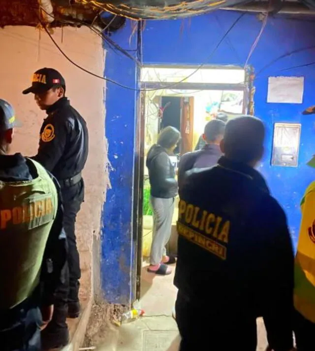 La policía y la Fiscalía tuvieron que esperar a los abogados de los detenidos. Foto: Andina   