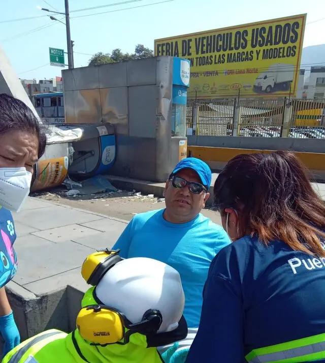  Rennán Espinoza fue auxiliado por la ambulancia del distrito de Puente Piedra. Foto: Grace Mora URPI-LR    