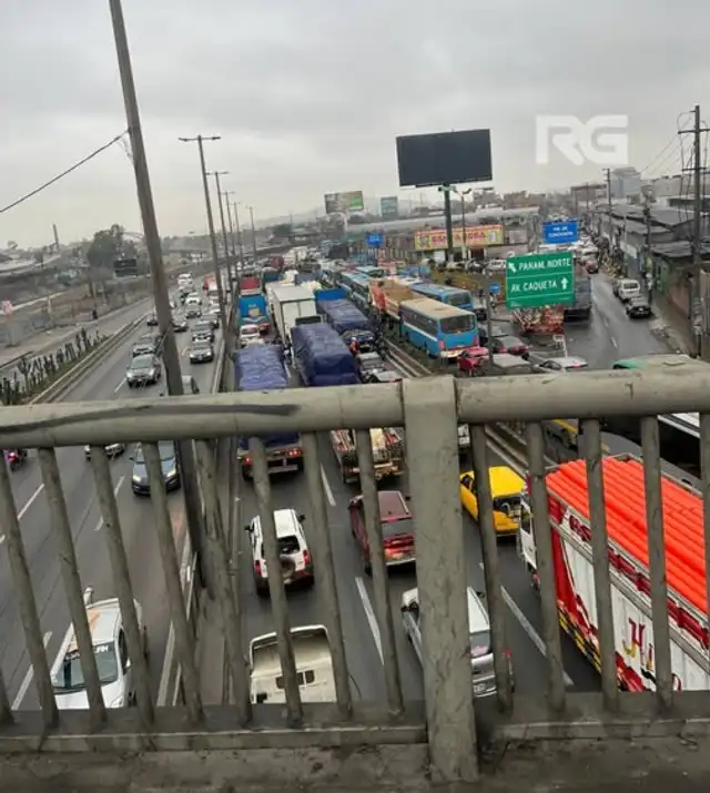 Congestión vehicular tras el accidente de tránsito. Foto: Roger García Congestión vehicular tras el accidente de tránsito. Foto: Roger García
