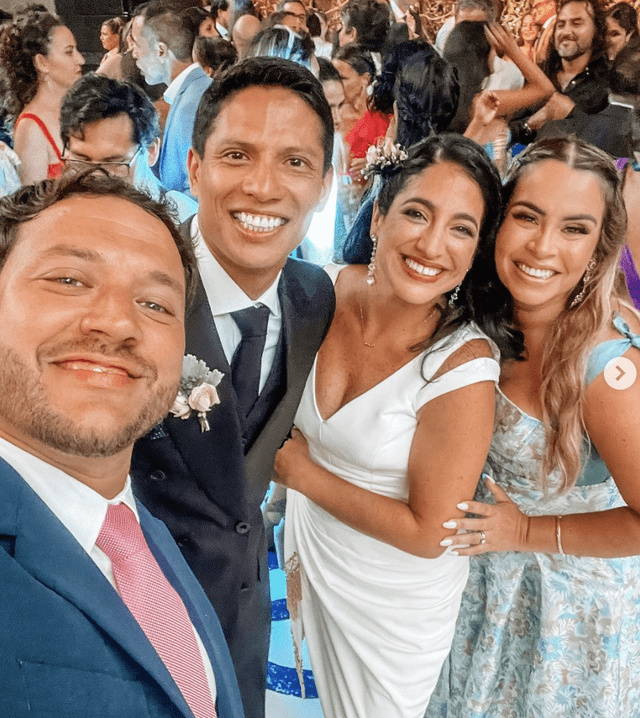 Ethel Pozo y Julián Alexander en la boda de André Silva y Adriana Álvarez. Foto: Instagram   